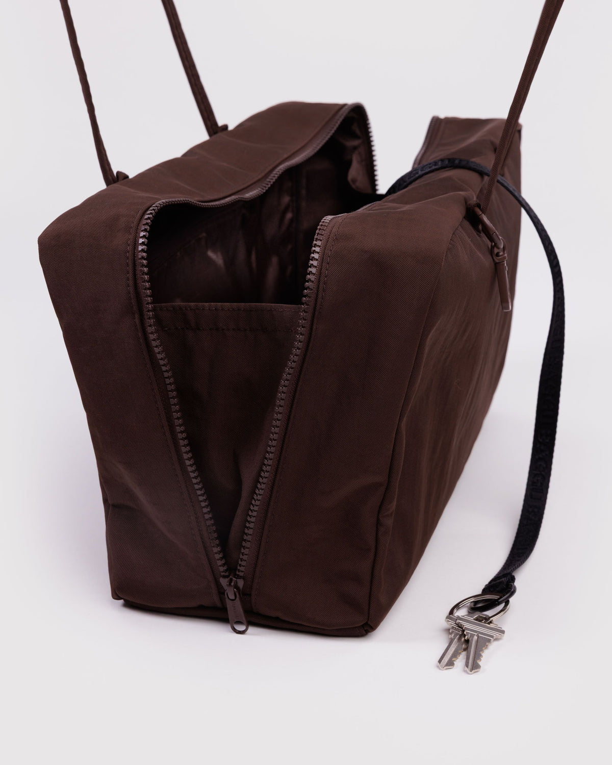 MEDIUM NYLON BOWLER BAG - US 4689